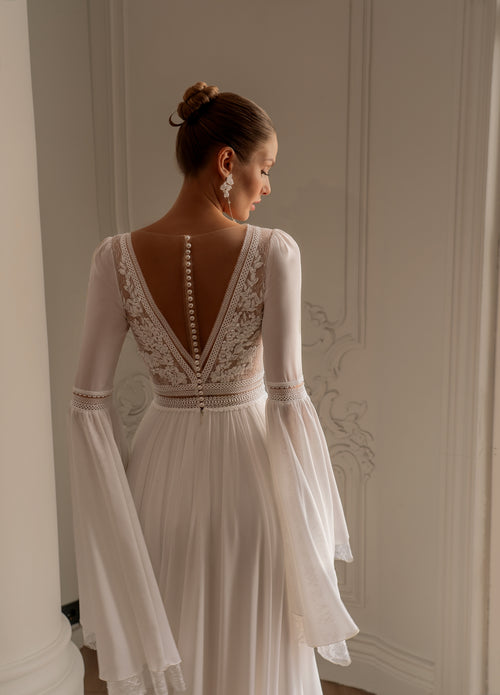 Exquisite Bohemian Lace Chiffon Wedding Dress with Bell Sleeves | Ethereal Vintage Silhouette