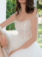 Vestido de novia de princesa romántico con escote transparente y hombros descubiertos