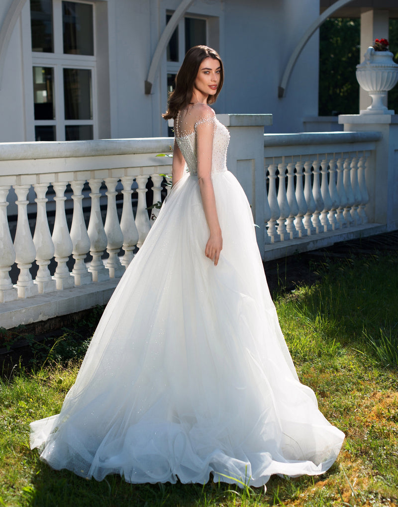 Vestido de novia de princesa romántico con escote transparente y hombros descubiertos