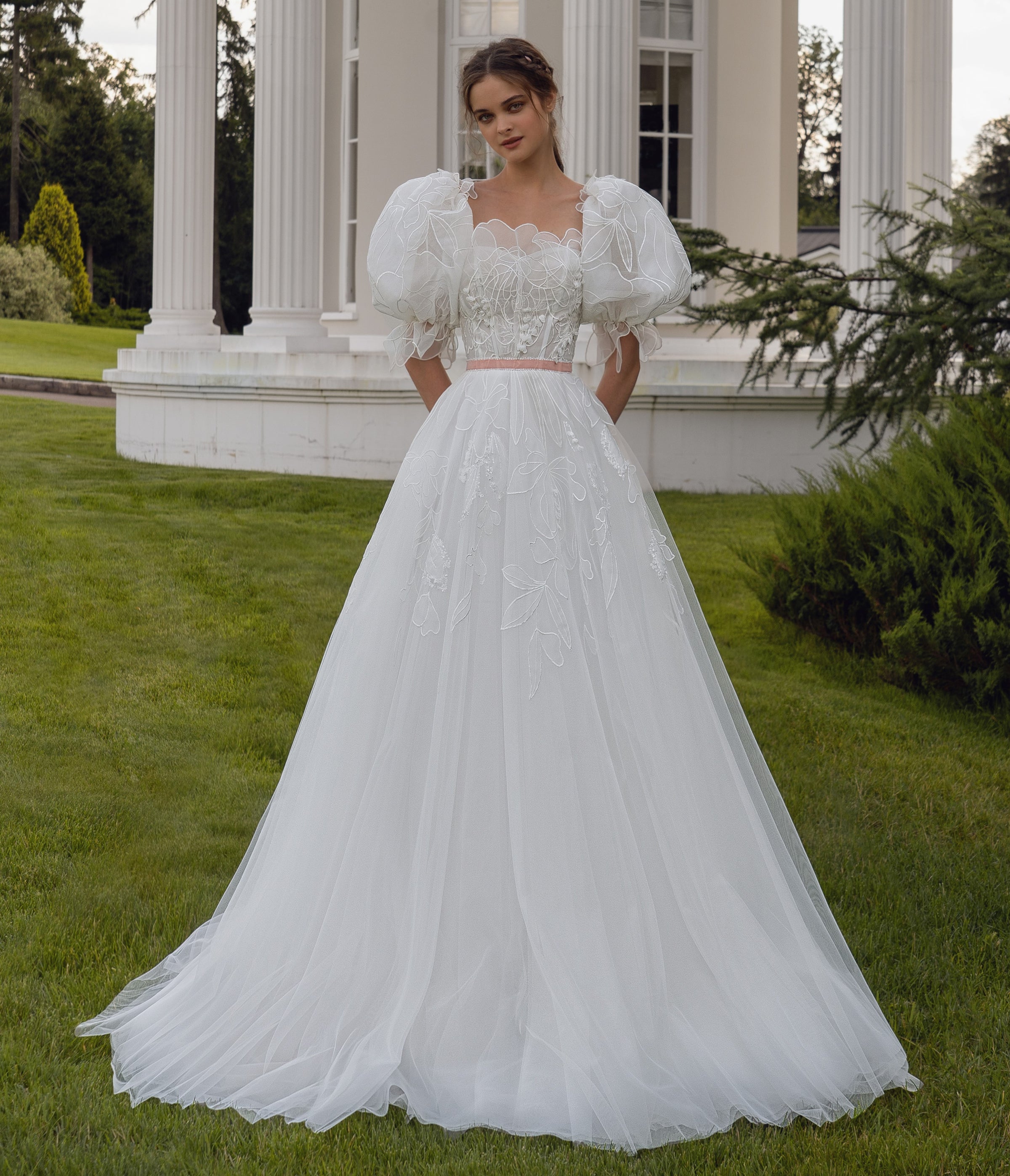 A-Line Wedding Dress with Puffy Sleeves EU38 A-Line Wedding Dress with Puffy Sleeves EU38