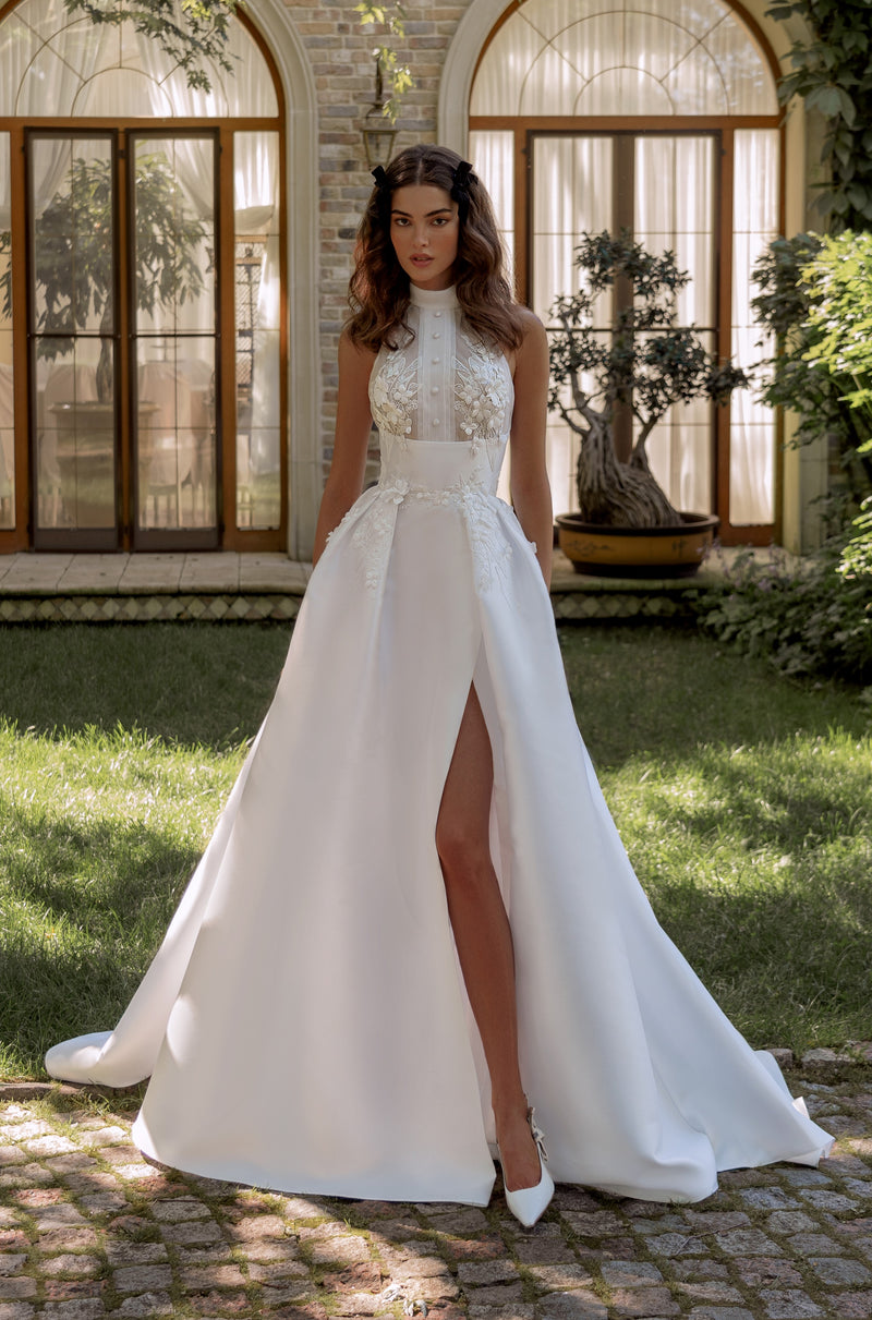 A-Line High Collar Wedding Dress with Slit and Back Neck Bow EU34 A-Line High Collar Wedding Dress with Slit and Back Neck Bow EU34