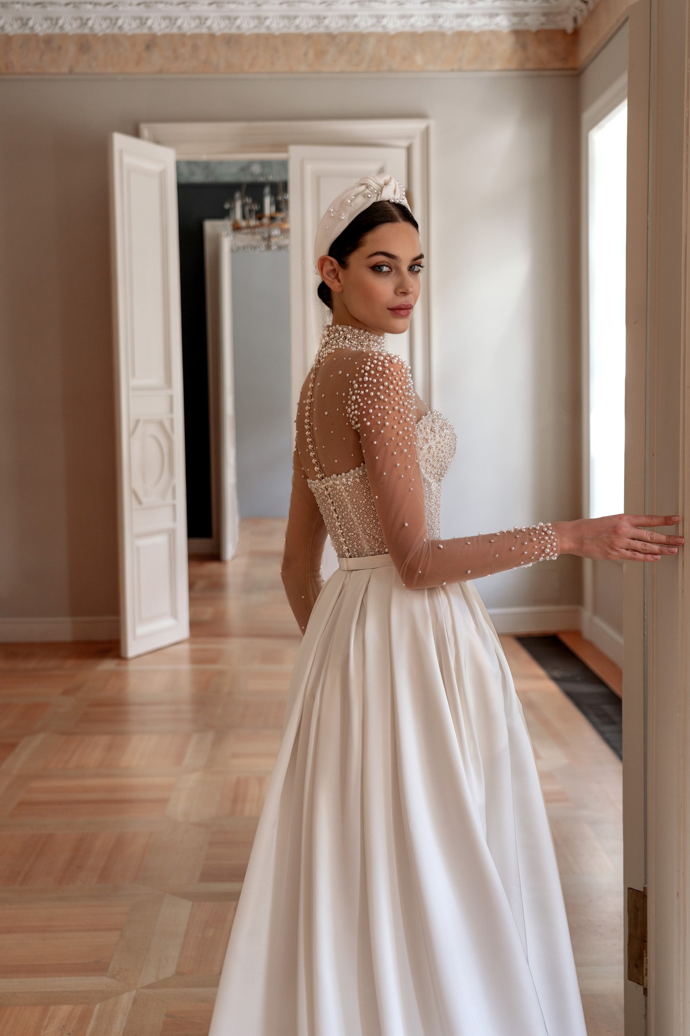 A-Line Sheer Long Sleeves Illusion Pearl Bodice Wedding Dress EU32 A-Line Sheer Long Sleeves Illusion Pearl Bodice Wedding Dress EU32