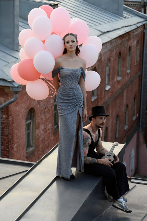 Robe longue pailletée à épaules dénudées