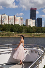 Vestido midi de tul con estampado floral sin tirantes 