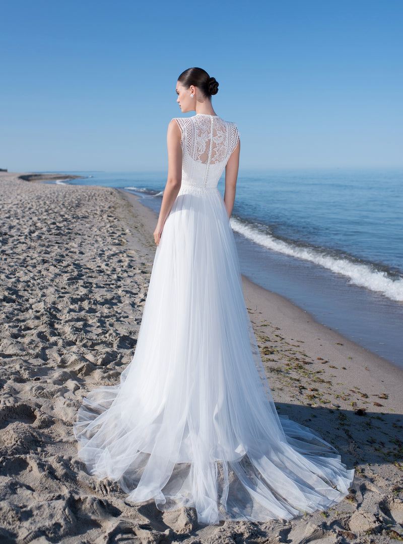 2 en 1: vestido de novia con tirantes finos y capa extraíble