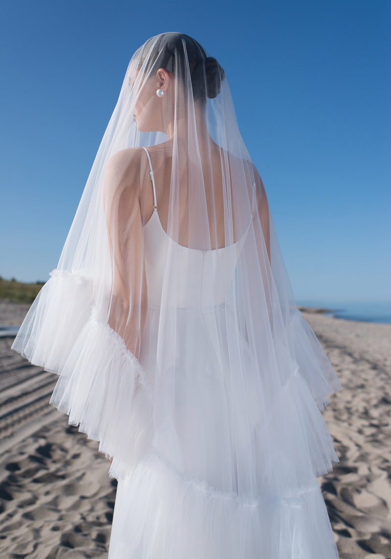 2in1: Spaghetti Strap Bridal Dress with Removable Cape