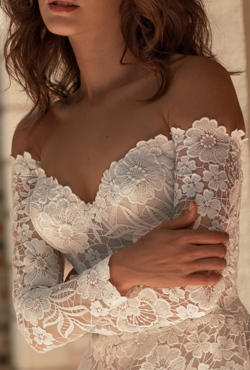 Off-Shoulder Long Sleeve Lace Wedding Dress with Veil EU32 Off-Shoulder Long Sleeve Lace Wedding Dress with Veil EU32