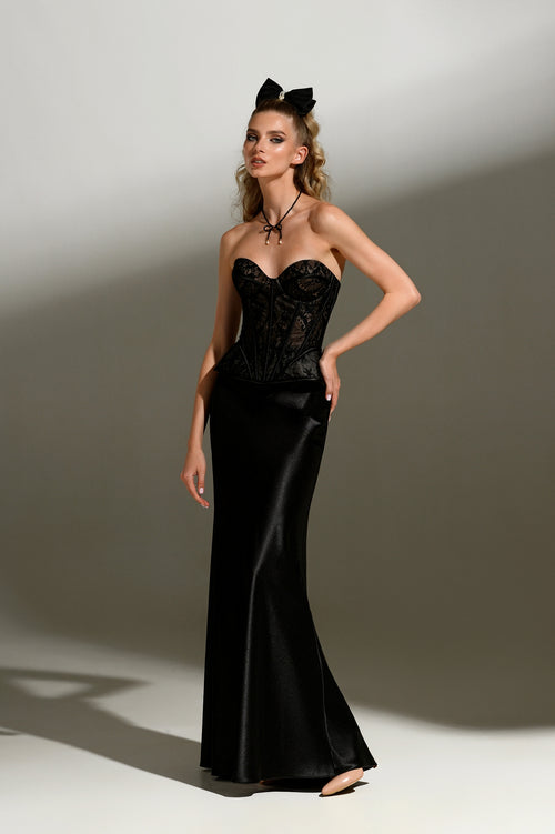 Robe longue noire avec corset en dentelle
