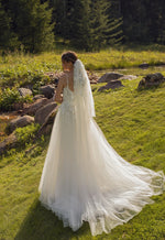 Vestido de novia evasé con tirantes finos