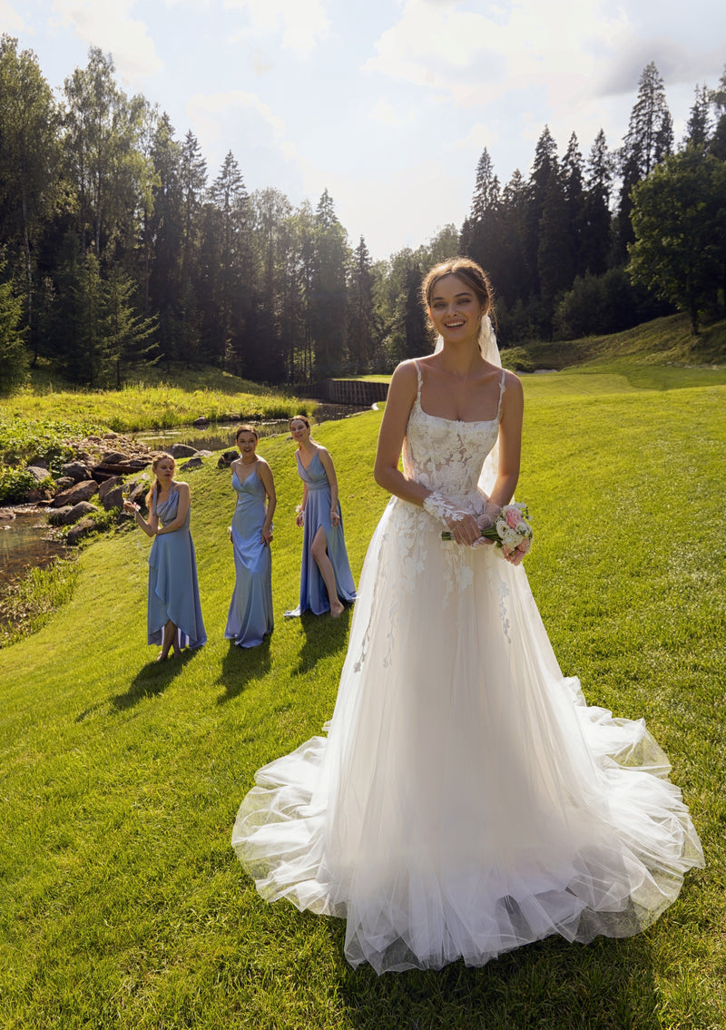 Robe de mariée trapèze à bretelles spaghetti