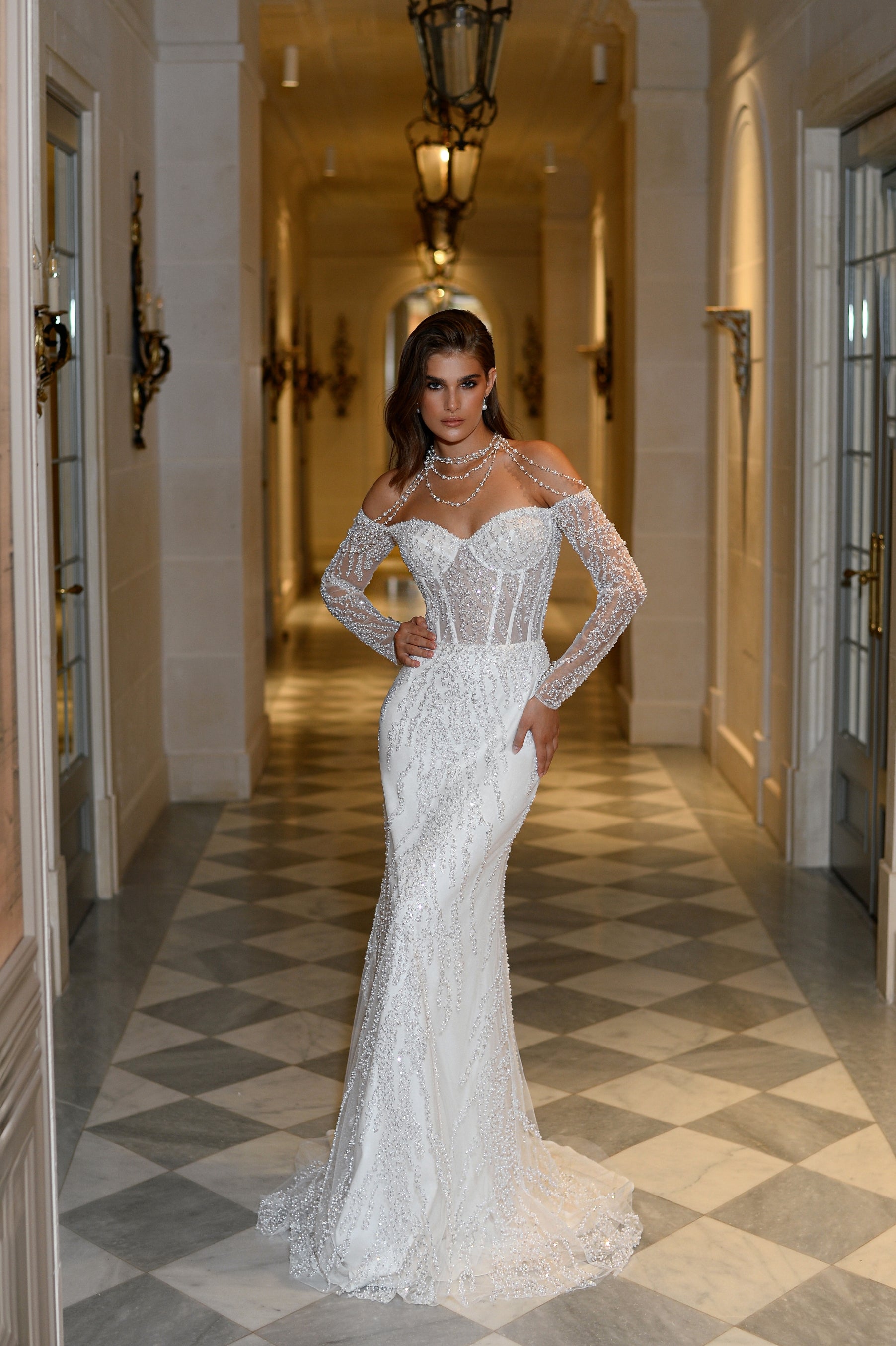 Sweetheart Off-Shoulder Mermaid Glitter Wedding Dress with Beaded Choker EU32 Sweetheart Off-Shoulder Mermaid Glitter Wedding Dress with Beaded Choker EU32