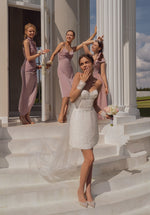 Vestido de novia corto con escote en forma de corazón y purpurina