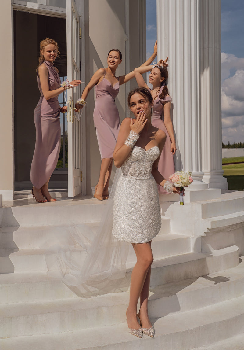 Robe de mariée courte sans bretelles à paillettes et cœur