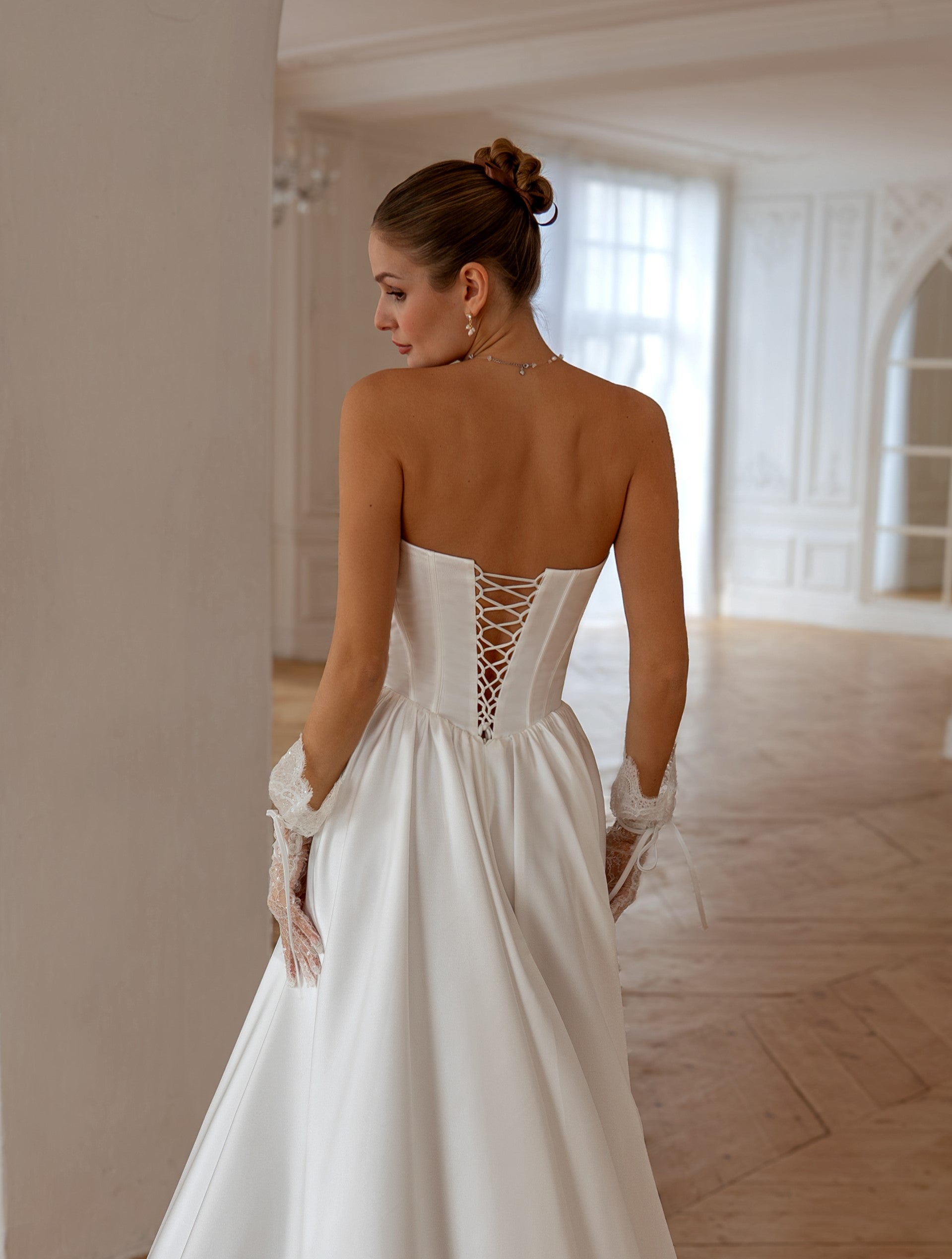 Lace-Panel Satin Corset Wedding Dress with Slit | Belle poque Bridal EU40 Lace-Panel Satin Corset Wedding Dress with Slit | Belle poque Bridal EU40