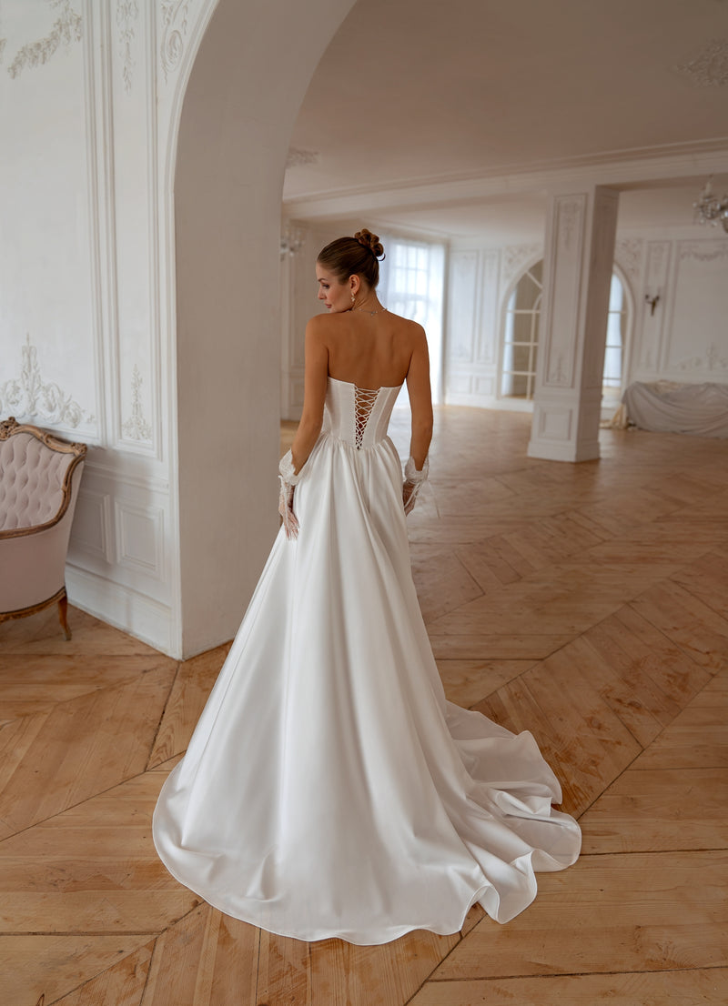 Lace-Panel Satin Corset Wedding Dress with Slit | Belle poque Bridal EU40 Lace-Panel Satin Corset Wedding Dress with Slit | Belle poque Bridal EU40