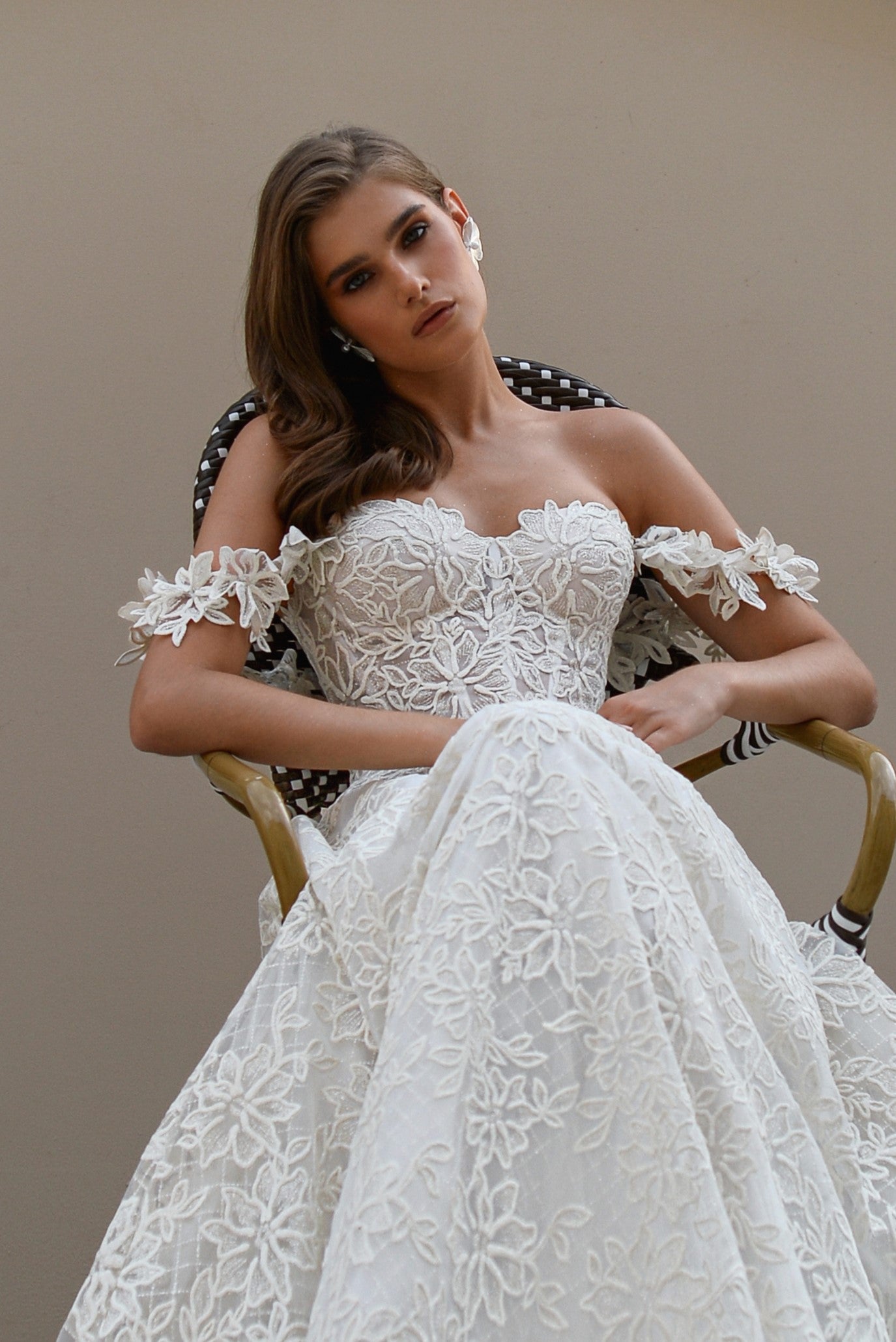 Delicate Off-Shoulder Floral Lace A-Line Wedding Dress Made to Measure Delicate Off-Shoulder Floral Lace A-Line Wedding Dress Made to Measure