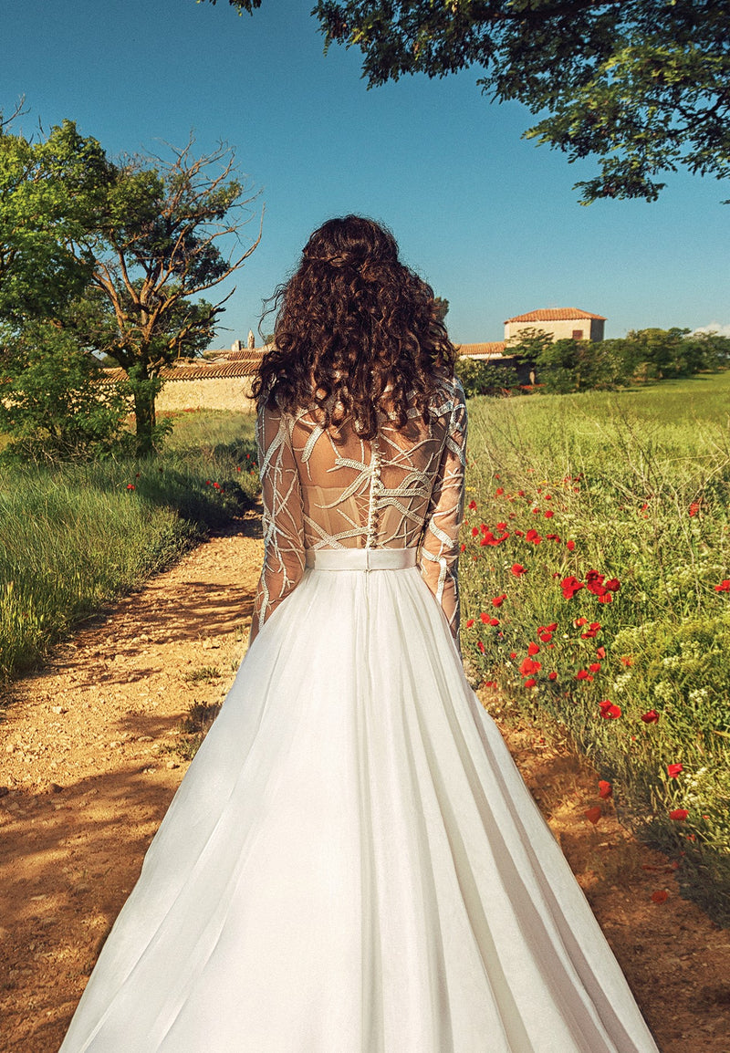 Robe de mariée trapèze à manches longues et col haut