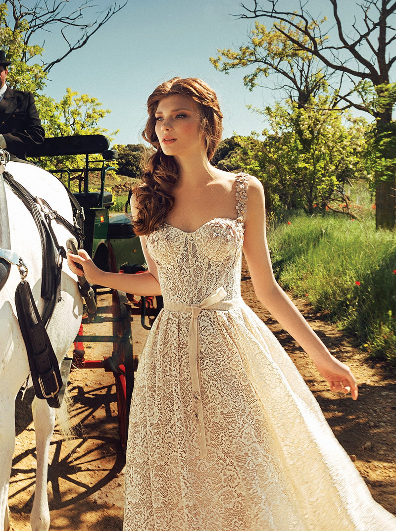 Exquisito vestido de novia de encaje con forma de corazón