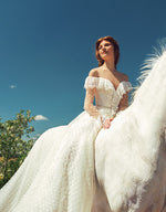 Vestido de novia exquisito con lunares y hombros descubiertos