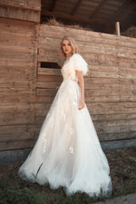 Robe de mariée trapèze chic à manches papillon