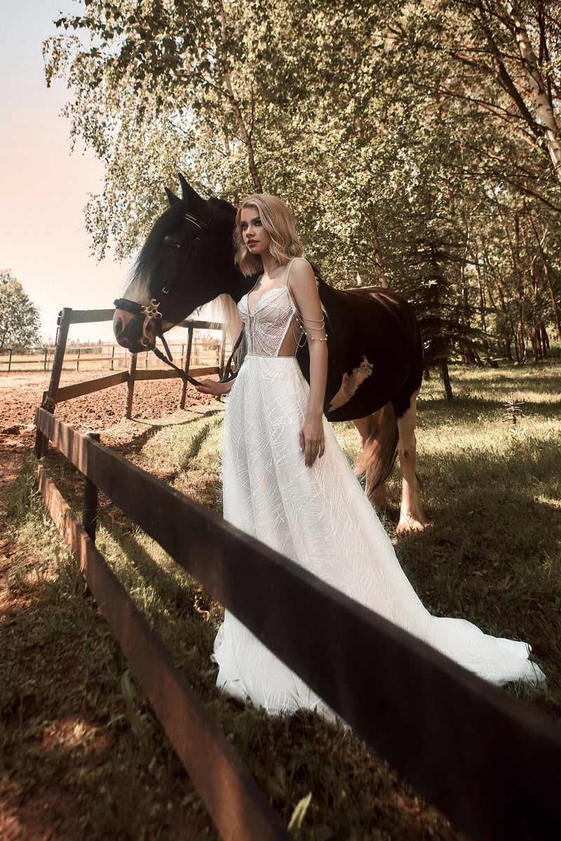 Robe de mariée en dentelle chérie à manches perlées