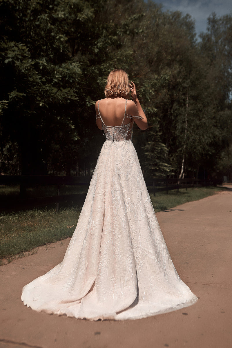 Robe de mariée en dentelle chérie à manches perlées