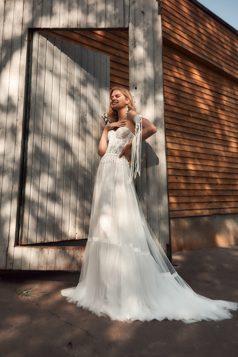 Robe de mariée bohème sans bretelles avec manches amovibles