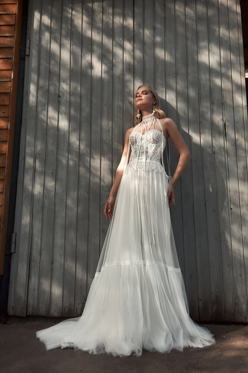 Vestido de novia bohemio sin tirantes con mangas removibles