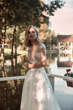 Robe de mariée pailletée sans manches à col illusion haut