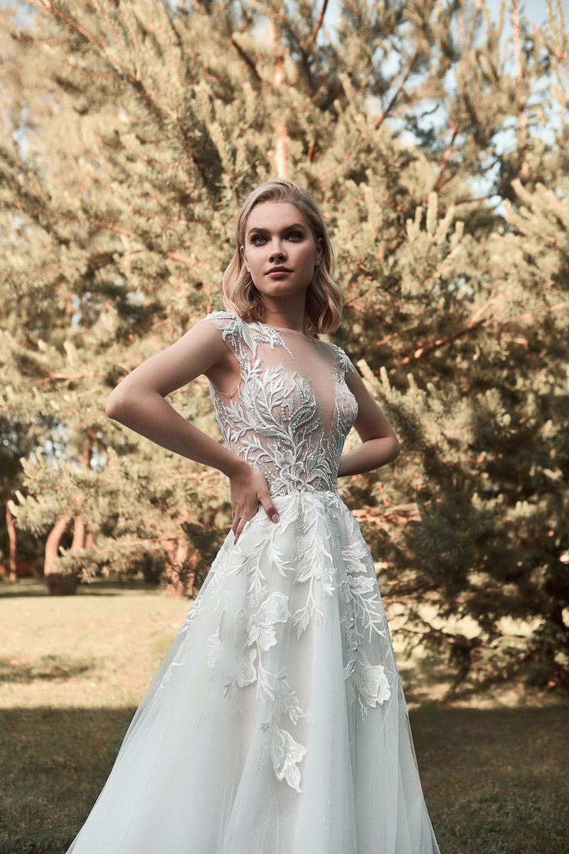 Robe de mariée pailletée sans manches à col illusion haut