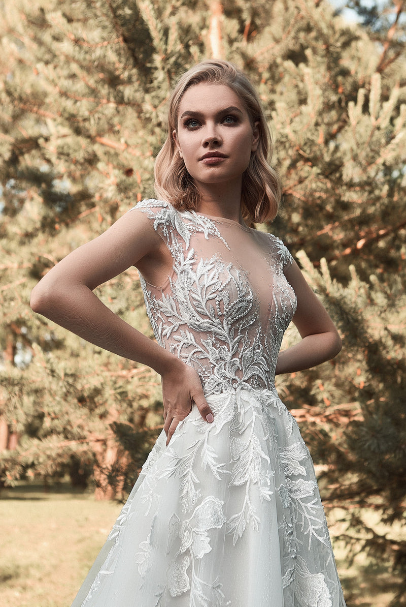 Robe de mariée pailletée sans manches à col illusion haut