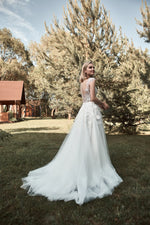 Robe de mariée pailletée sans manches à col illusion haut