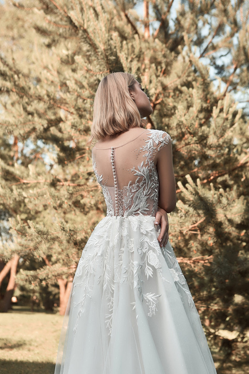 Robe de mariée pailletée sans manches à col illusion haut