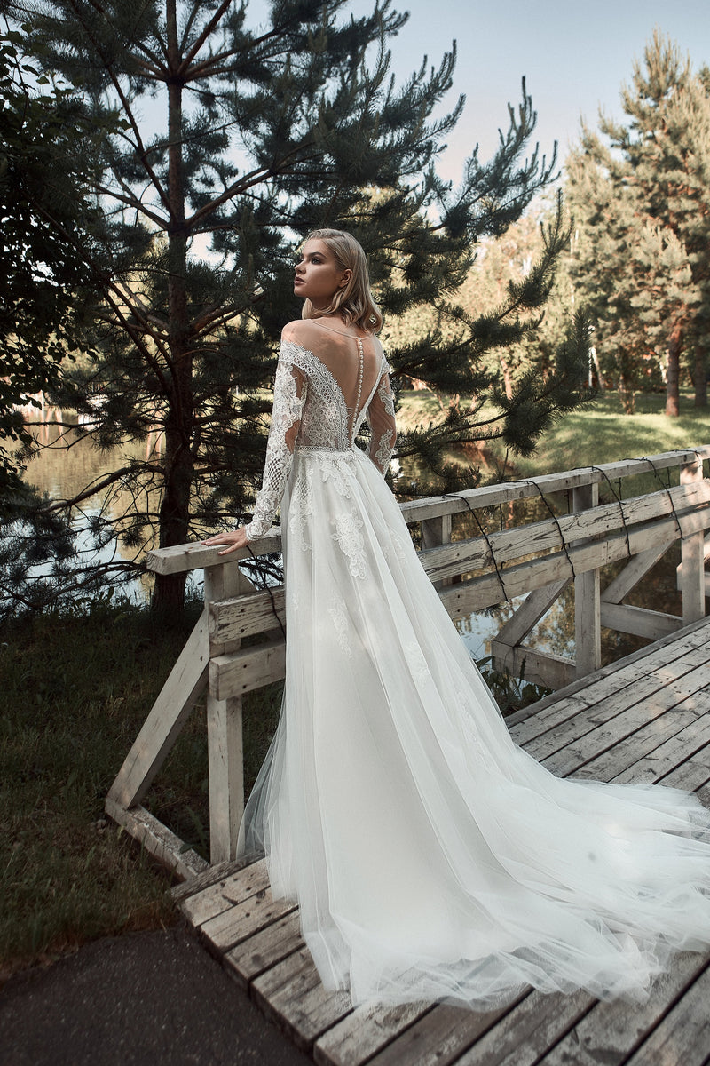 Robe de mariée en dentelle à manches longues et épaules dénudées