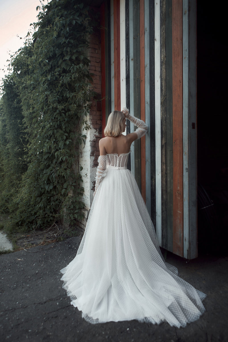 Robe de mariée chérie à pois avec manches amovibles