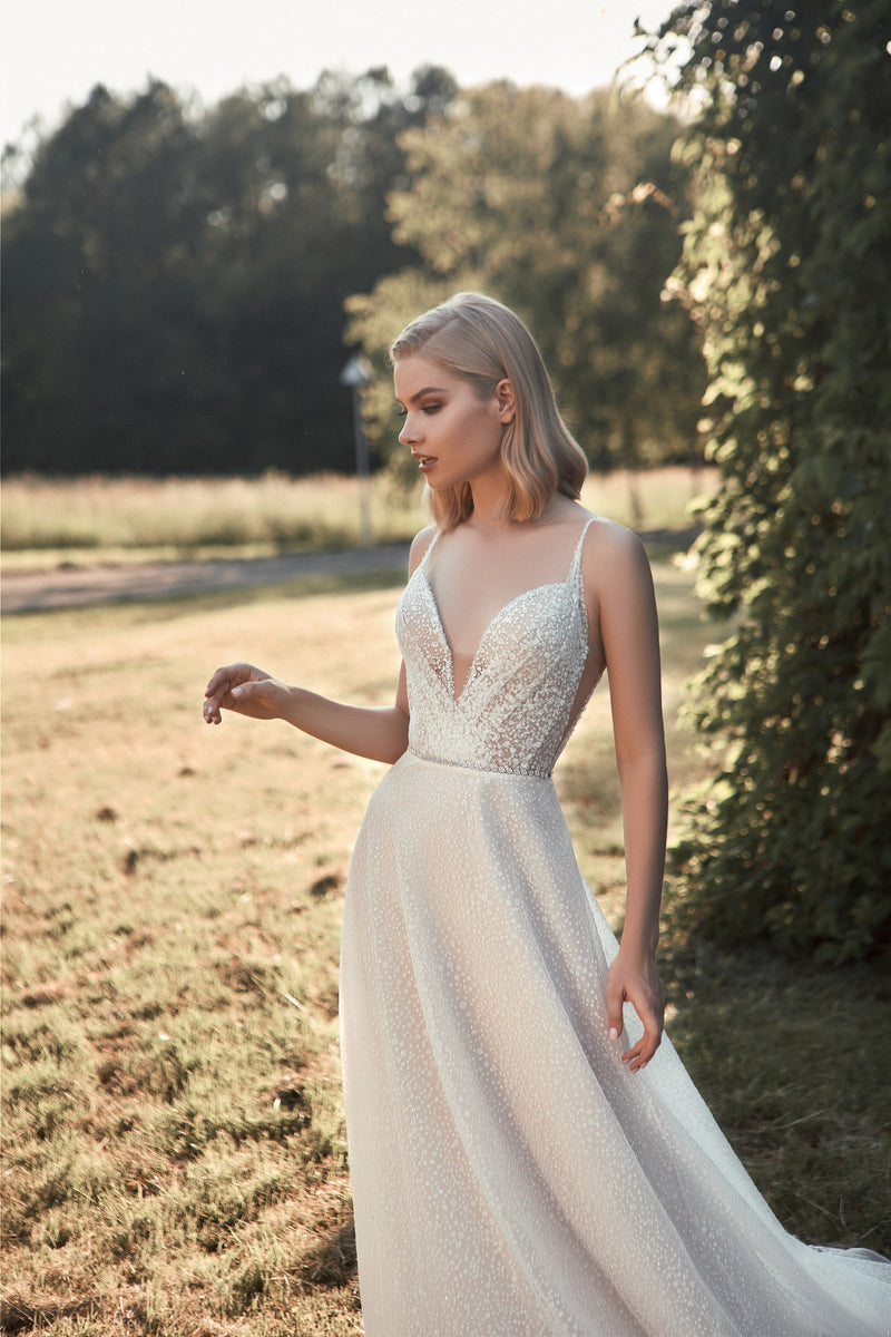 Robe de mariée pailletée à bretelles spaghetti