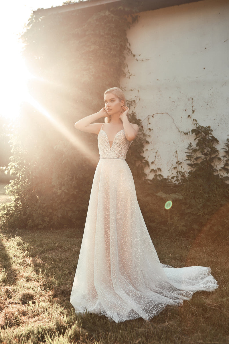 Robe de mariée pailletée à bretelles spaghetti