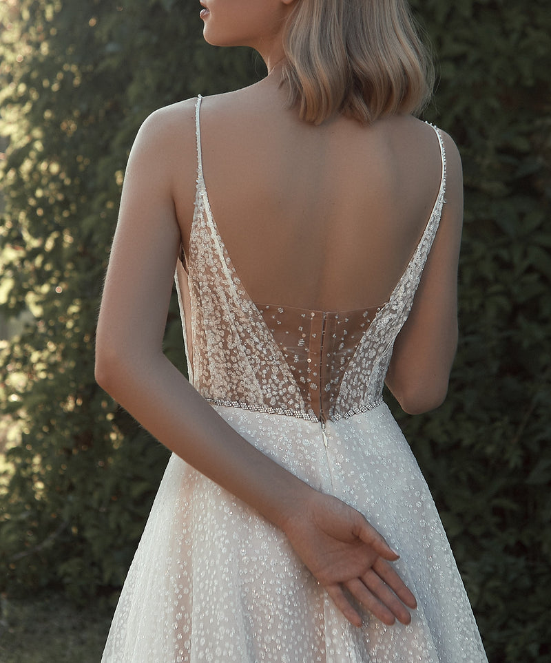 Robe de mariée pailletée à bretelles spaghetti