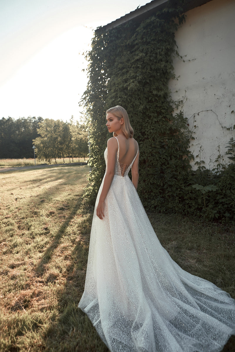 Robe de mariée pailletée à bretelles spaghetti