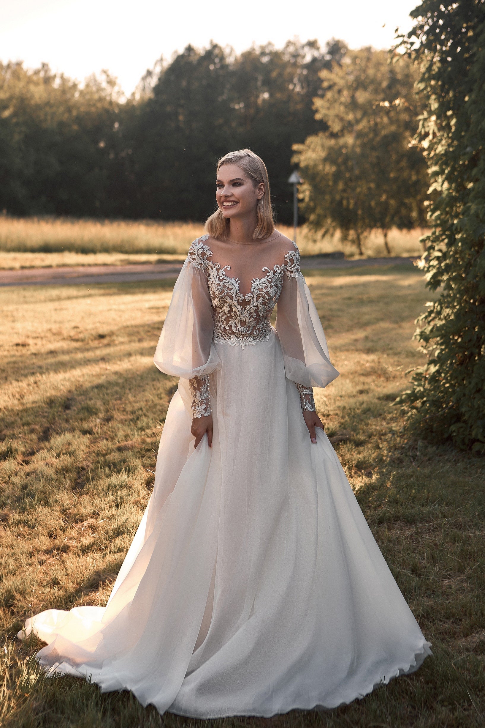 Puffy Sleeves Illusion Neck A-Line Wedding Dress EU34 / Milk Puffy Sleeves Illusion Neck A-Line Wedding Dress EU34 / Milk