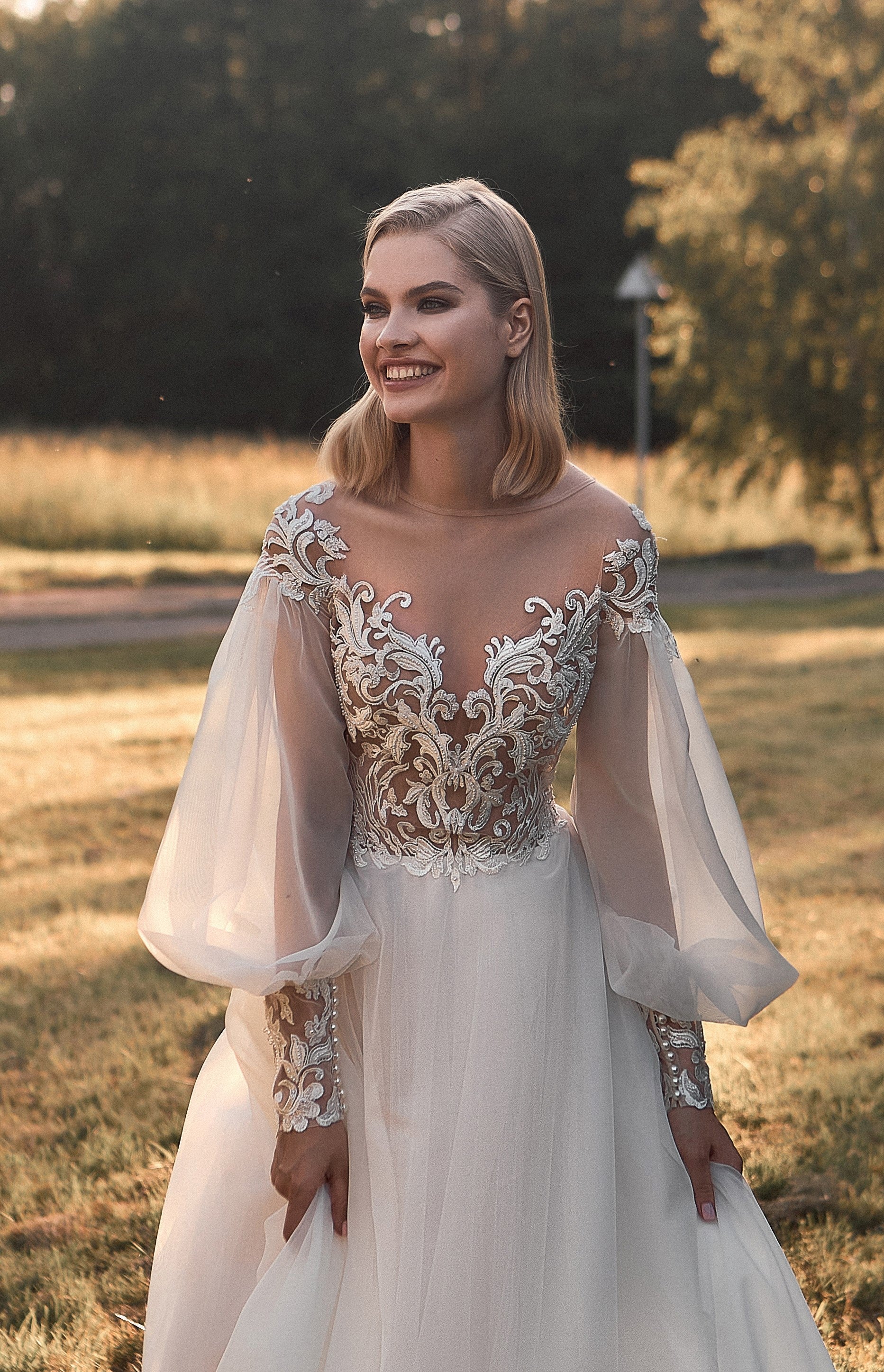 Puffy Sleeves Illusion Neck A-Line Wedding Dress EU34 / Milk Puffy Sleeves Illusion Neck A-Line Wedding Dress EU34 / Milk