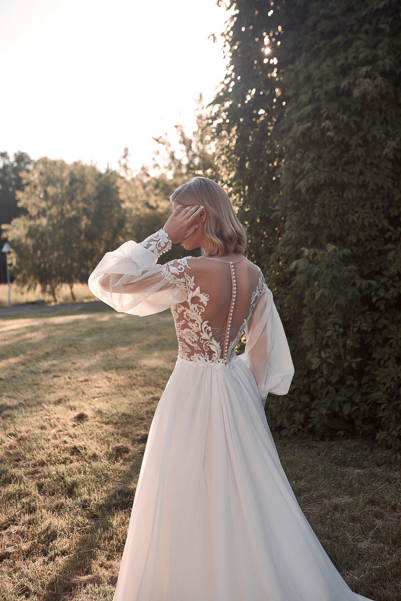 Puffy Sleeves Illusion Neck A-Line Wedding Dress EU34 / Milk Puffy Sleeves Illusion Neck A-Line Wedding Dress EU34 / Milk