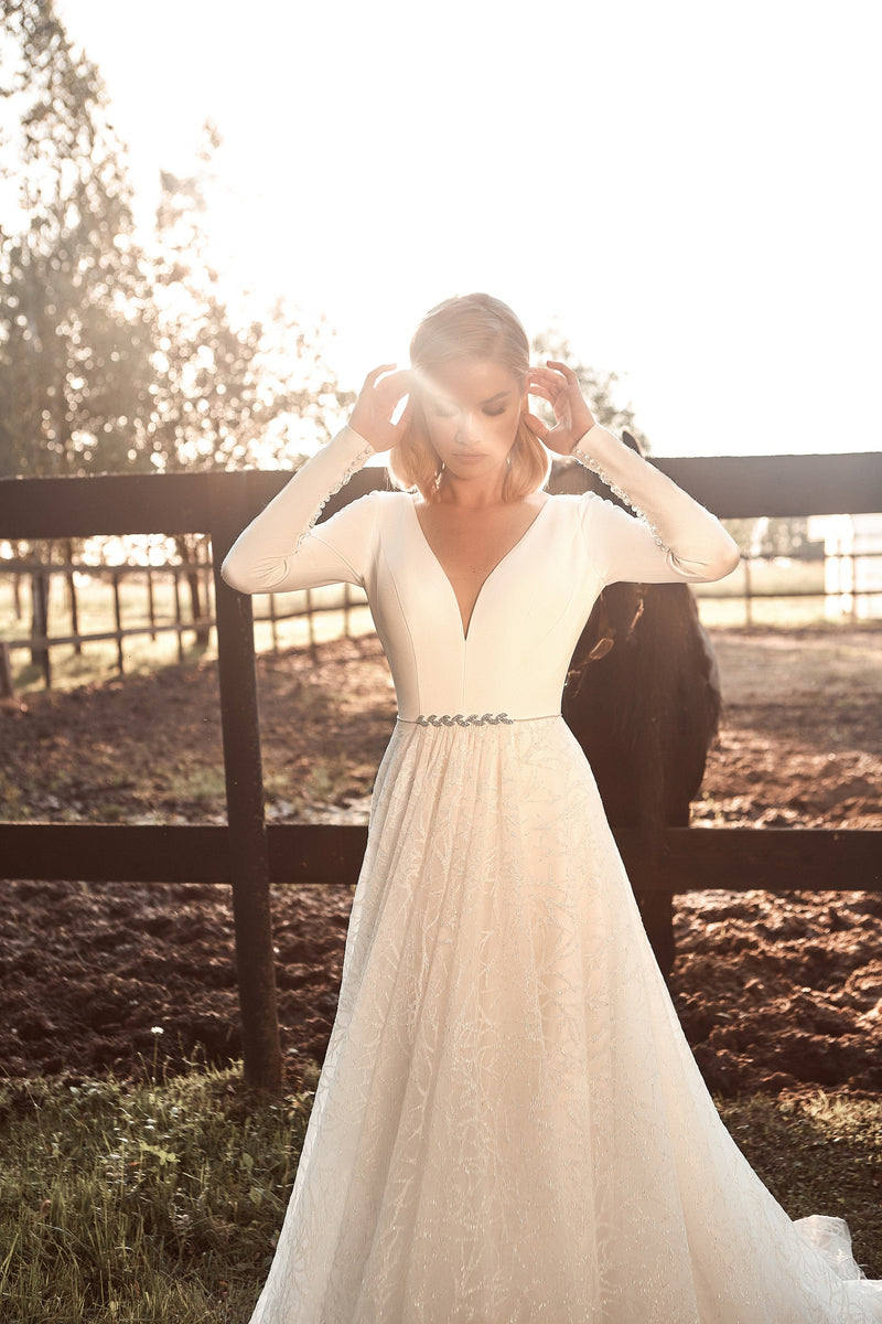 Vestido de novia elegante de manga larga con corte en A