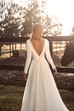 Vestido de noiva elegante manga longa evasê