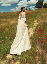 Vestido de novia de encaje con cuello en V y manga 3/4 con bordado