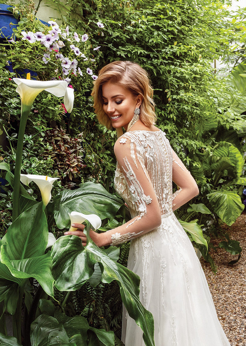 Vestido de novia evasé de manga larga transparente