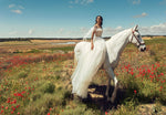 Vestido de novia evasé con hombros descubiertos y bordado