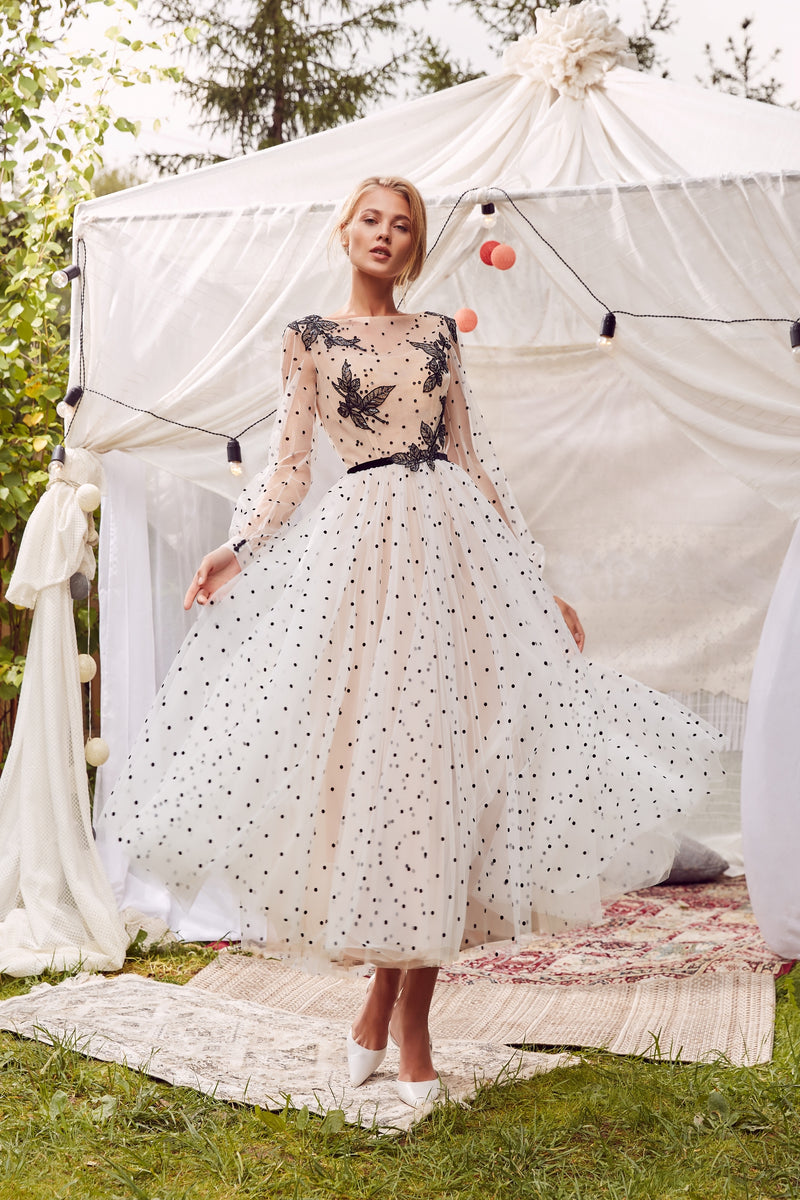 Long Sleeve High Neck Midi Evening Dress EU32 / Photo Long Sleeve High Neck Midi Evening Dress EU32 / Photo
