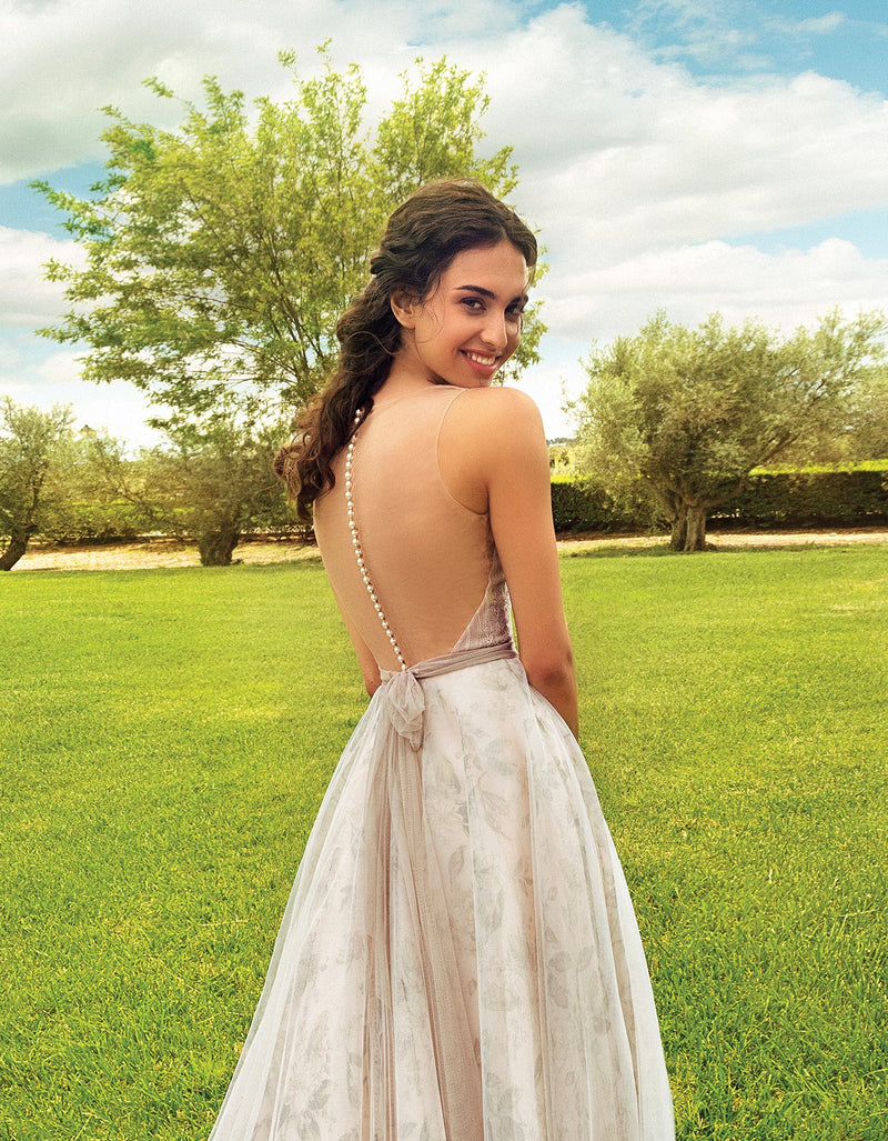 Vestido de novia de corte A con estampado floral y cuello alto