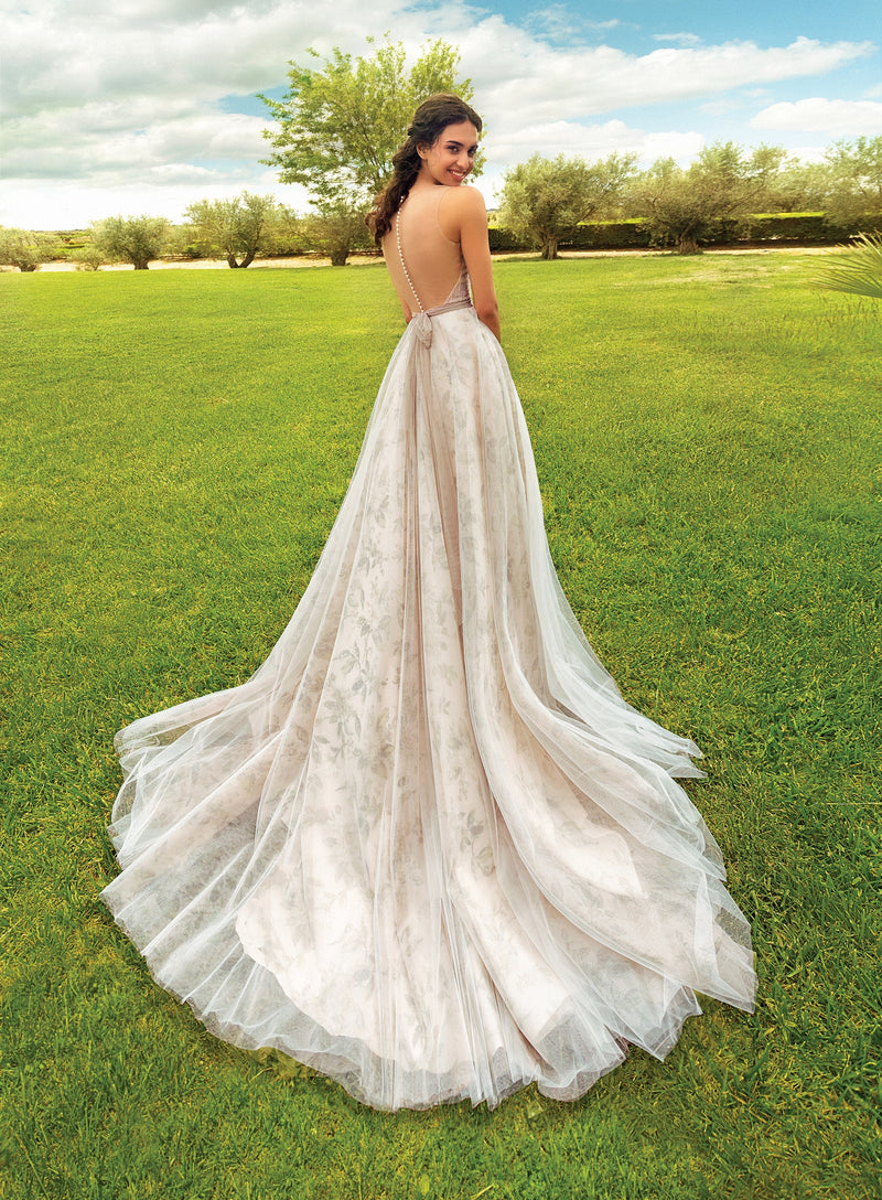 Vestido de novia de corte A con estampado floral y cuello alto